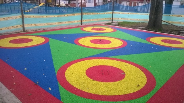 Pisos en caucho con diseño.