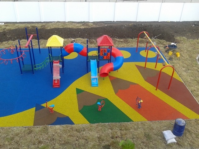 Piso en caucho, pisos para parques infantiles.