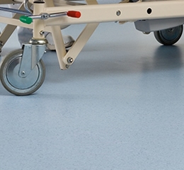 Tarkett, líder mundial en el sector de pisos y pionera en llevar la iniciativa en temas medio ambientales.