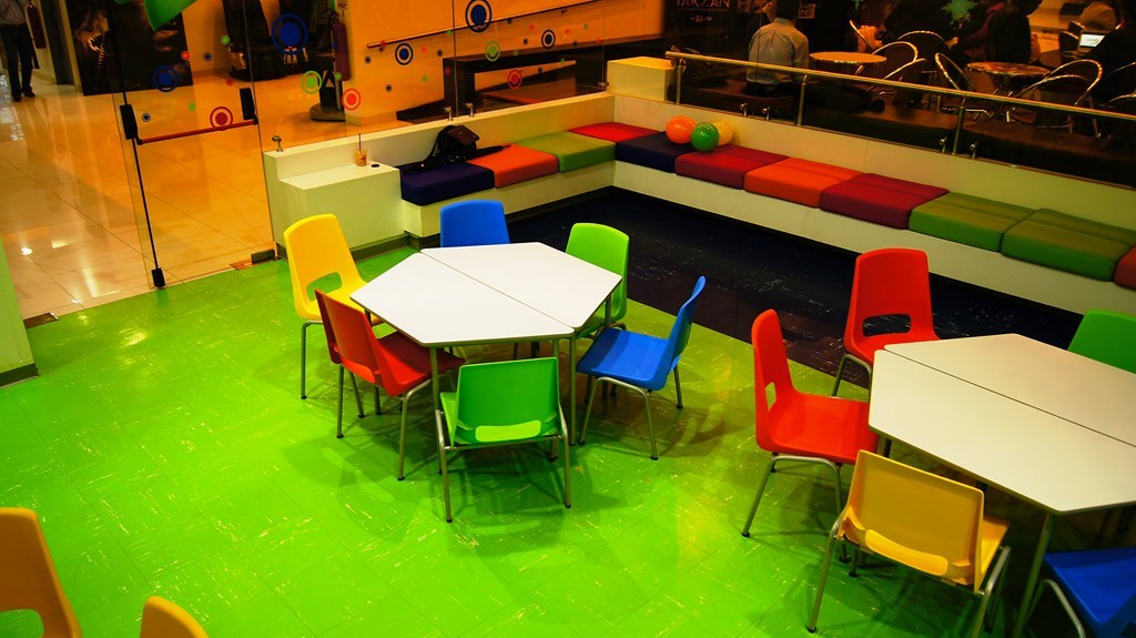 Piso terrazo menta y limón en formato 30x30 , la combinación perfecta en espacios infantiles.