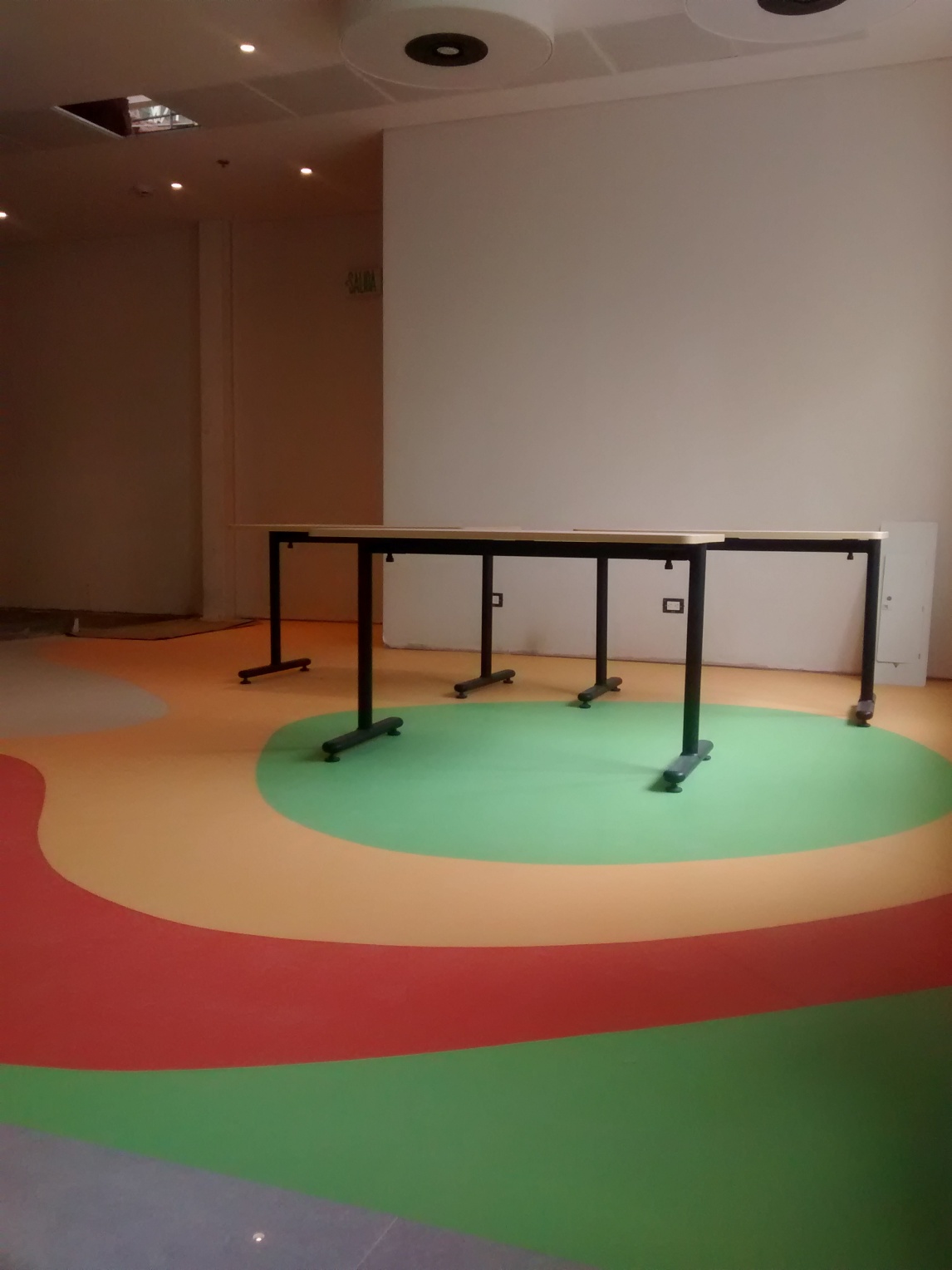 Piso Acczent excelence 80 de Tarkett, es la solución ideal para aquellas zonas de alto trafico. sus novedosos diseños y colores logran una armonía perfecta en todo el espacio.